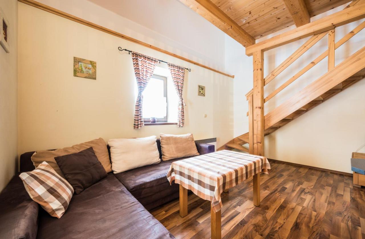 Penzion U Lisky Jarosov nad Nezarkou Exterior photo